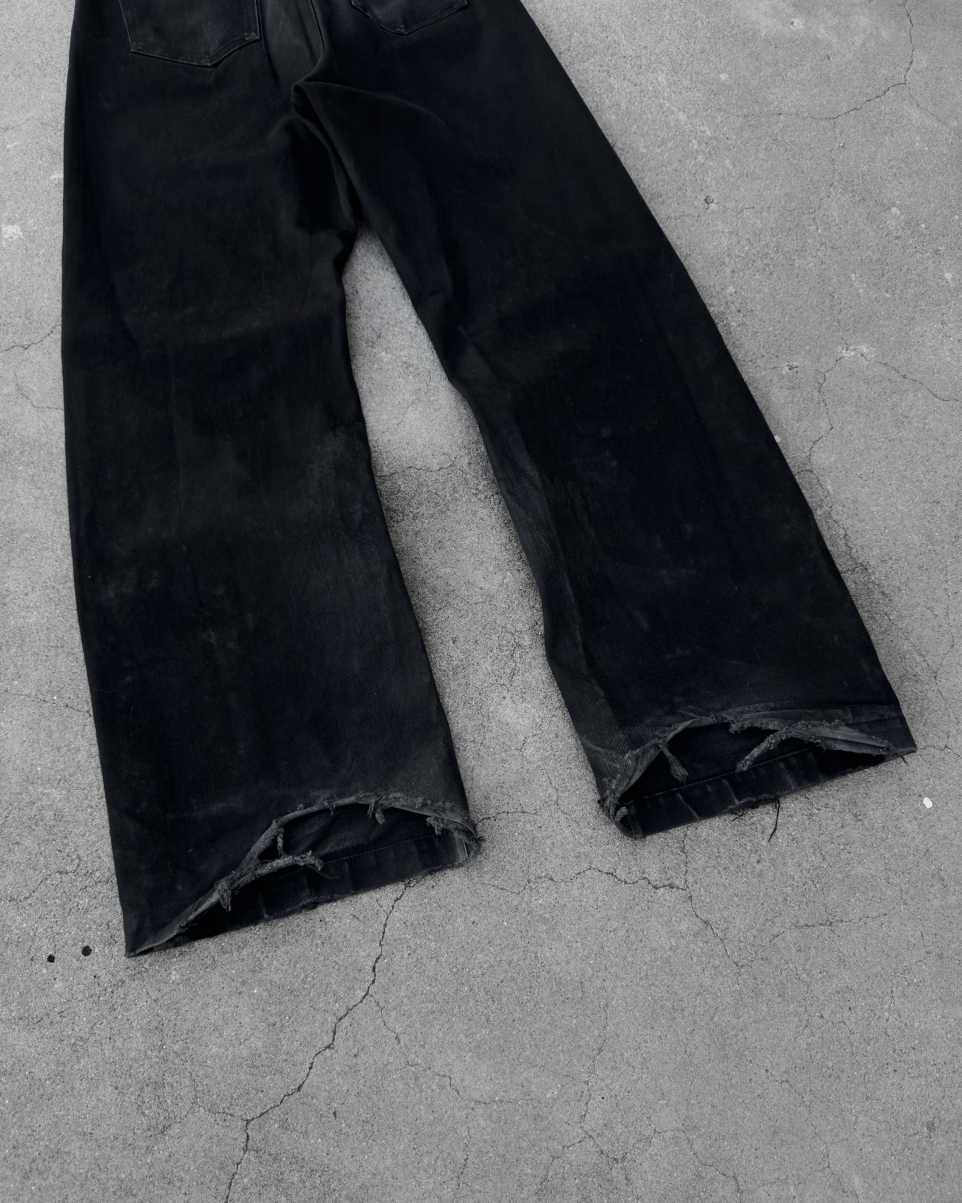 RICK OWENS FW2022 'STROBE' MADE IN JAPAN GETH 16OZ JEANS – UNSOUND RICK OWENS FW2022 'STROBE' MADE IN JAPAN GETH 16OZ JEANS – UNSOUND